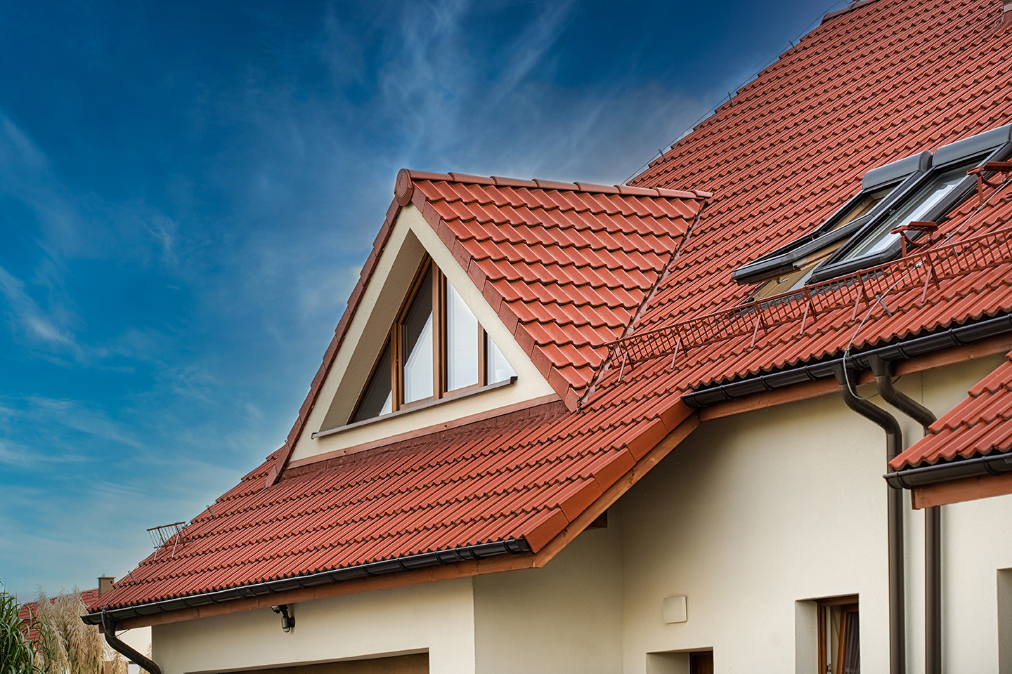 Przykładowa Realizacja Dachówki Betonowej Creaton Goteborg Czerwonej