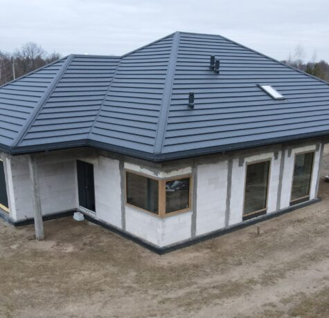 Nowoczesna realizacja z blachodachówką Budmat Garda D-Matt 7016