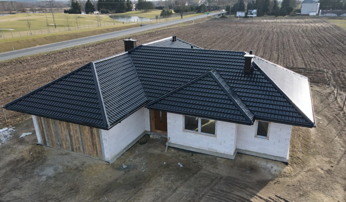 Polmar Dachy Realizacja blachodachówki Blachotrapez German w powłoce Superior HB